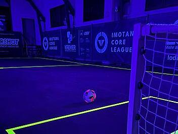 Influencer, Musik & Neonlicht: Hipper Hallenkick in Eltmann