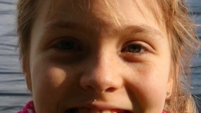 Einen besonderen zehnten Geburtstag erlebte Franziska beim Ausflug ihrer Klasse. Die Dimensionen der Deponie mit ihren 4,1 Millionen Kubikmetern Volumen kann sie sich gar nicht vorstellen. Daheim achtet sie unter anderem darauf, den Biomüll sorgfältig zu trennen. Im Garten helfe sie mit, wenn die Erde aus dem eigenen Komposthaufen verteilt wird.