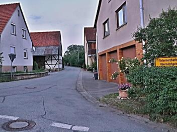 Diese Ortsstraße in Wüstenwelsberg soll für über 3000 Euro ausgebessert werden.Helmut Will