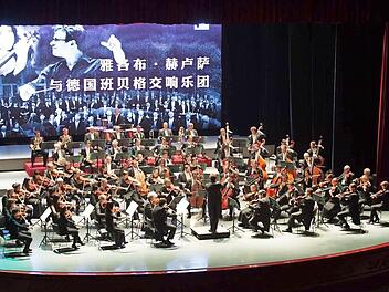 Die Bamberger Symphoniker bei einem Konzert in Dalian im Nordosten Chinas  Fotos: Andreas Herzau