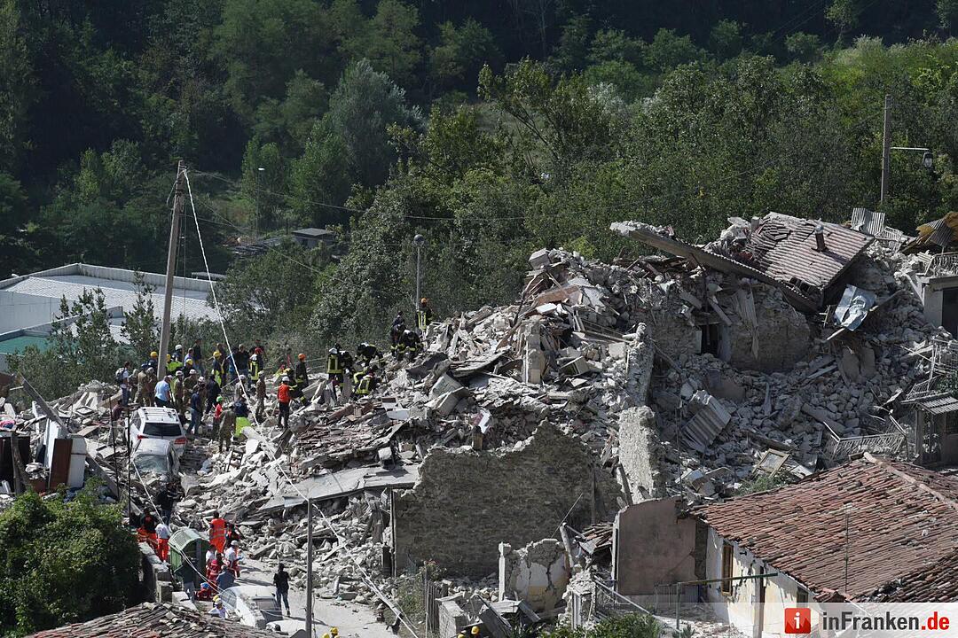 Schweres Erdbeben erschüttert Zentralitalien