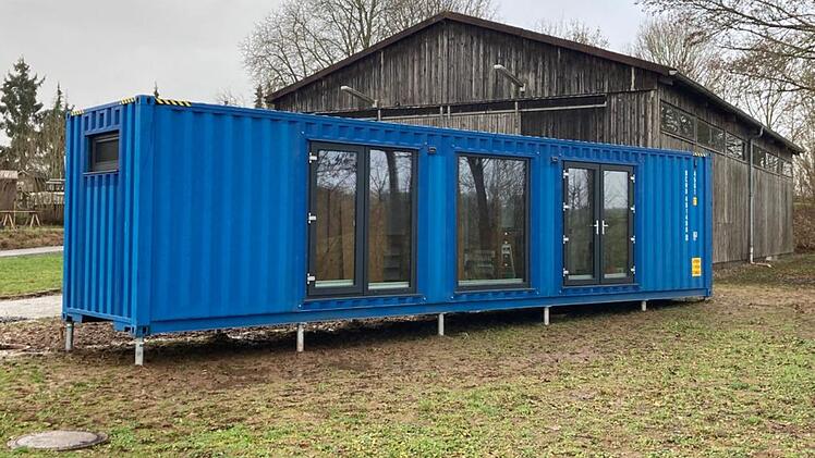 Scheuerfeld: Hamburger stellt Tiny Haus auf - so sieht es im Inneren aus