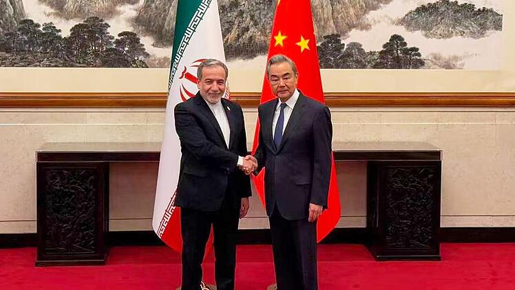 Irans Au&szlig;enminister trifft Amtskollegen in China