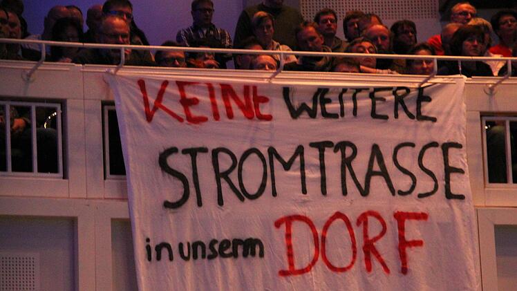 Mit Bannern machten die Gegner der Stromleitung ihren Standpunkt klar. Foto: Jürgen Gärtner