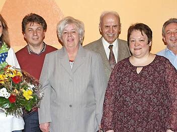 Vorstandswahlen bei der Bahnlandwirtschaft, von links: Zweite Bürgermeisterin Sabine Rießner, Reiner Wicklein, Ingrid Schmidt, Vorsitzender Hans Kaiser, Christine Friedrich und Rudolf Bergmann  Foto: Alfred Thieret