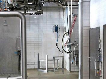 Der Coburger Schlachthof, nach der Stilllegung im Juli 2013: Im Vordergrund ist eine Trimmstation zu sehen, wo überschüssige oder verschmutzte Teile vom Schlachtkörper abgeschnitten wurden. Teilweise wurde aber vorm Wiegen mehr weggeschnitten als erlaubt, heißt es in der Anklage. Foto: Simone Bastian/CT-Archiv