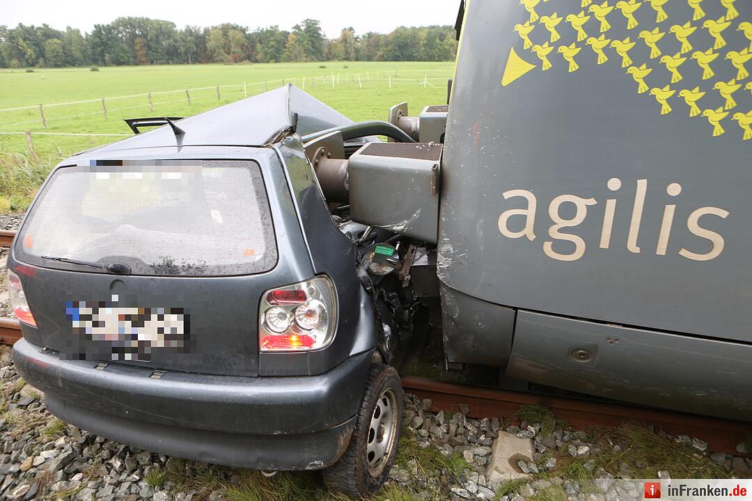 Zug erfasst Auto im Kreis Haßberge