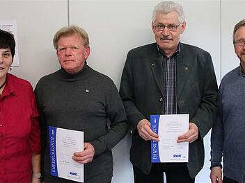 Seit 25 Jahren ist Edgar Förg VdK-Mitglied. Auf dem Bild sind von links Brigitte Haas, Wolfgang Scholz, Edgar Förg und Engelbert Roith. Foto: Gerd Schaar