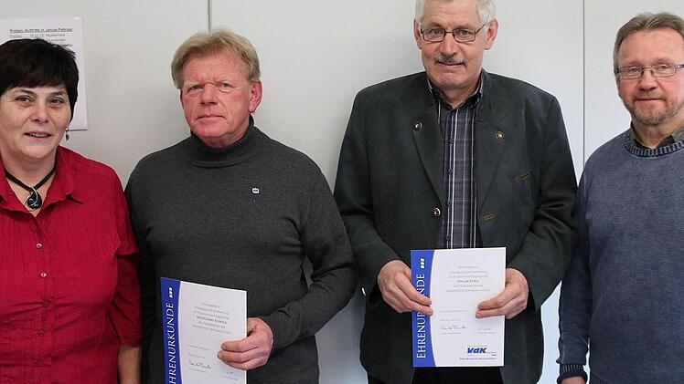 Seit 25 Jahren ist Edgar Förg VdK-Mitglied. Auf dem Bild sind von links Brigitte Haas, Wolfgang Scholz, Edgar Förg und Engelbert Roith. Foto: Gerd Schaar
