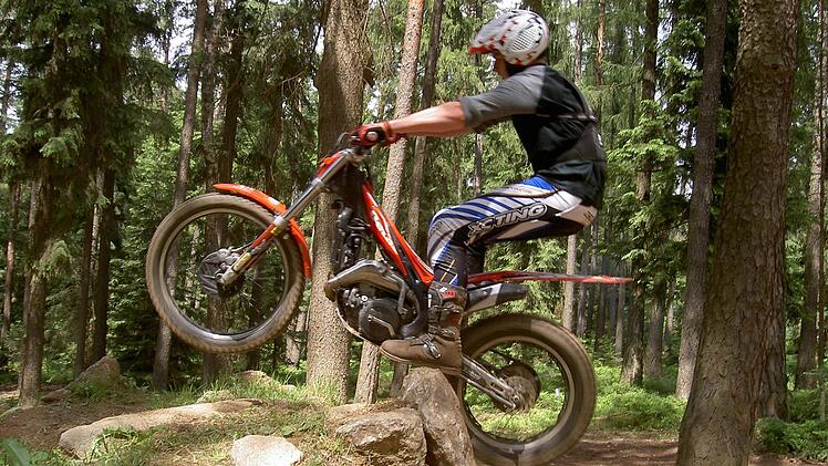 Kippt er wieder nach hinten oder nicht? Lukas Herold (15) ist in die nächsthöhere Klasse aufgestiegen und will noch besser werden.