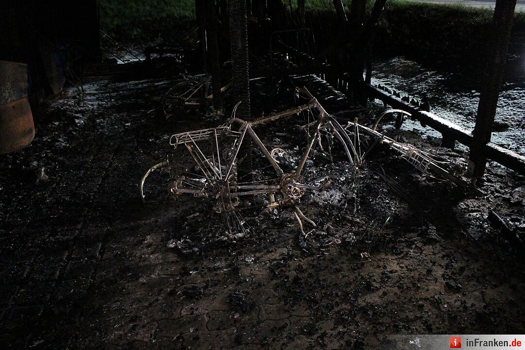 Scheunenbrand in Bayreuth - Therapiezentrum wurde evakuiert