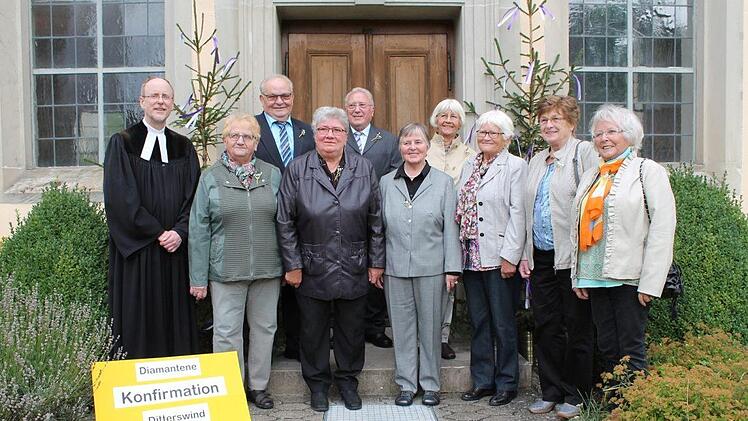 Auch bei der Diamanten Konfirmation (60 Jahre) stellten die Frauen das Gros der Jubelkonfirmanden.