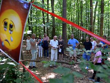 Rund 50 Personen kamen am Samstag zur Demonstration im Wald der Seele, wo die Stadt Bad Kissingen Bäume gefällt hat. Peter Rauch