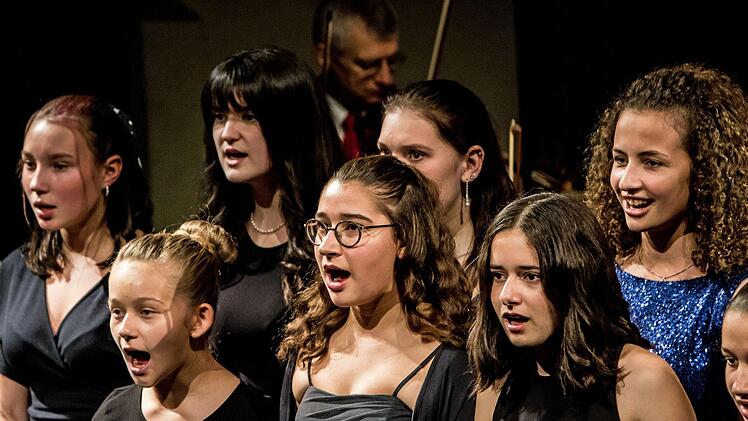 Impressionen vom Mitmachkonzert im Landestheater Coburg: Wenn junge Talente gemeinsam mit Profis auftreten.Foto: Jochen Berger