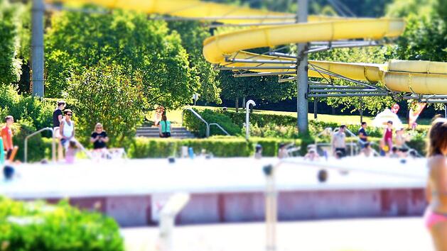 Das Freibad Aquarena Zapfendorf ist beliebt, trotzdem muss der Markt Zapfendorf j&auml;hrlich einen sechsstelligen Betrag draufzahlen.  Foto: Archiv