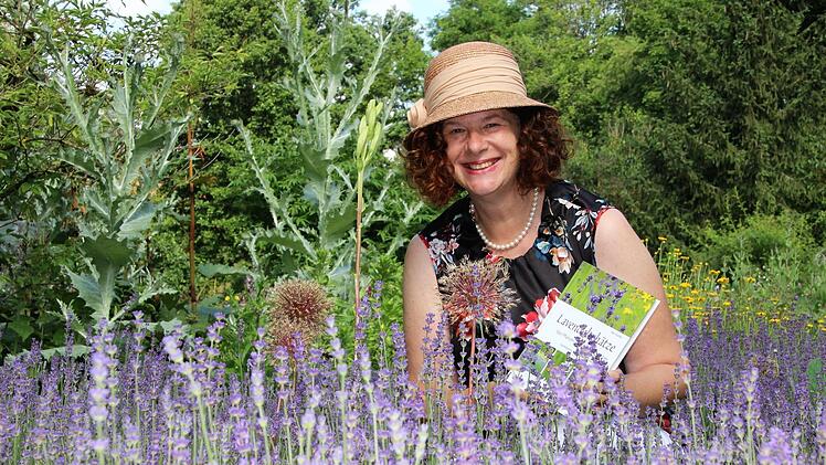 Lieblingsplatz in der Lavendel-Oase: Elke Puchtler. Diana Fuchs