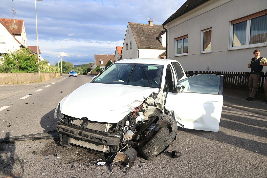 Betrunkener prallt in Gegenverkehr in Mühlendorf