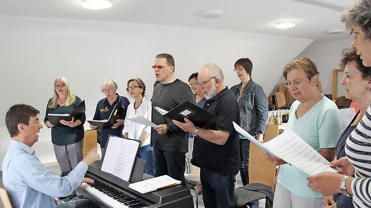 Der Sitzungssaal ist vorübergehend der derzeitige Proberaum.  Fotos: Carmen Schwind