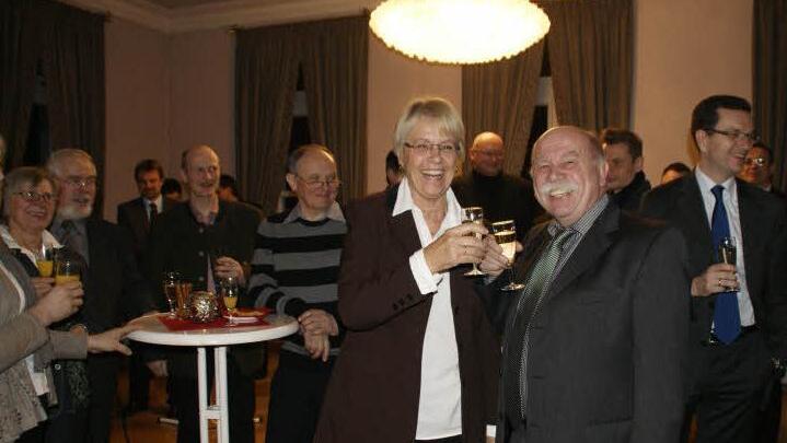 Stießen auf ein gutes Jahr für die Handwerksbetriebe im Landkreis an: Kreishandwerksmeister Hans-Georg Häfner und Bundestagsabgeordnete Susanne Kastner.