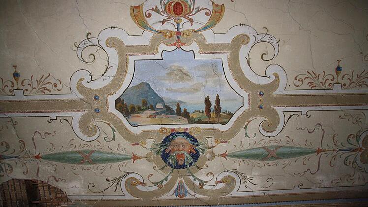 Noble Schiffshalle: Die Räume des ehemaligen Café Neptun sind unter anderem mit mediterranen Szenen ausgemalt. Fotos: Ralf Ruppert