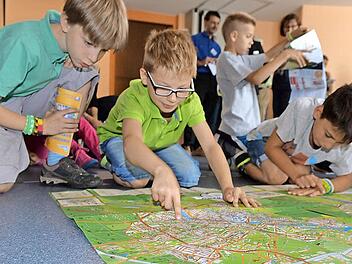 Die Kinder sind begeistert in "ihrem" Plan. Fotos: Ronald Rinklef