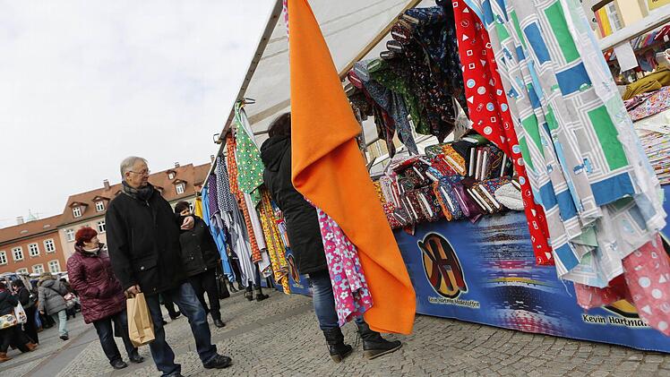 Bunte Stoffreste locken.Foto: Matthias Hoch