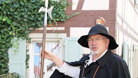 Rainer Kirch wird an den Heimatspieltagen 25. August und 1. September wieder als Nachtwächter Gäste durch die Stadt führen.  Foto: Thomas Malz