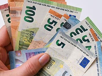 Wer bei der Steuererklärung das richtige Häkchen setzt, kann sich über 700 Euro vom Staat sichern.