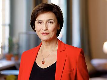 Sandra Maischberger kennen die meisten als Gastgeberin der nach ihr benannten ARD-Talkshow.