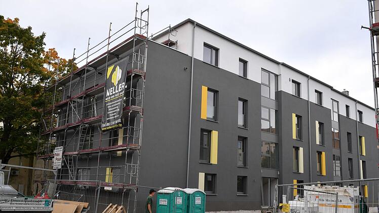In den Augustenhof sollen im Dezember die ersten Mieter einziehn. Foto: Ronald Rinklef