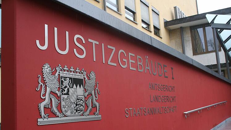 Das Urteil über den 55-jährigen Ex-Polizisten aus dem Landkreis Kronach wurde am Freitag in Coburg gefällt.Archiv/Alexander Löffler