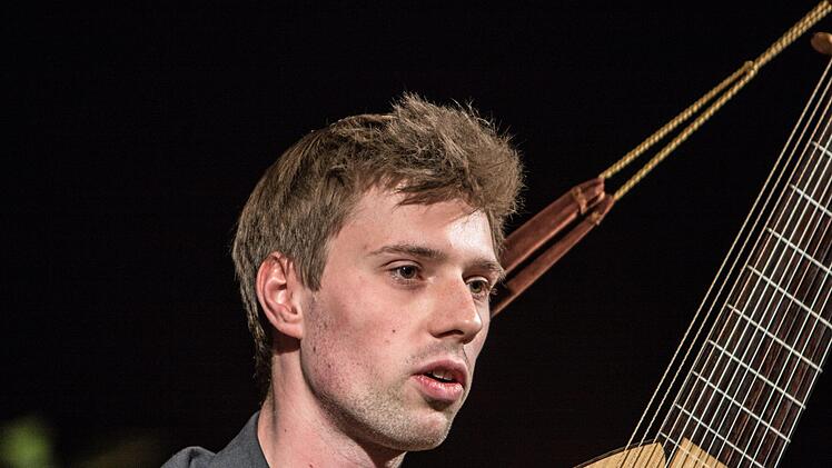 Gitarrist und Lautenist: Elias Conrad gastierte im Elsicher Dorfhaus.Foto: Jochen Berger