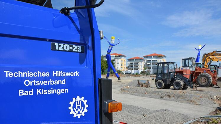 Erster Spatenstich zum Neubau des THW in Bad Kissingen.  Foto: Peter Rauch