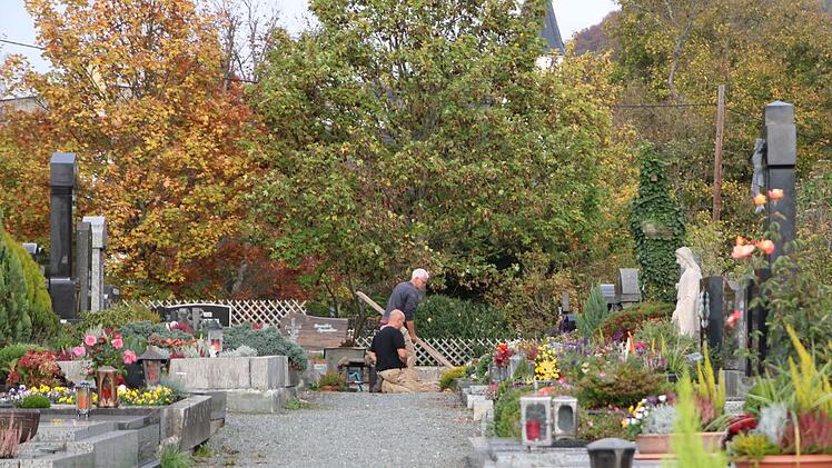 Neu kalkuliert werden müssen die Gebühren für den städtischen Friedhof in Stadtsteinach.Klaus Klaschka