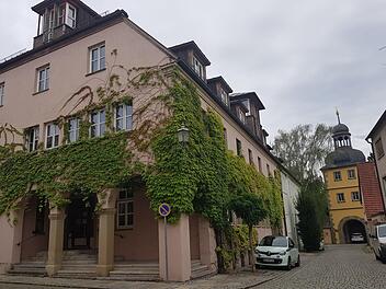 Das alte Amtsgericht in Haßfurt ist Sitz des Gesundheitsamts Haßberge. Noch gibt es hier kein Raumproblem - aber der Personalstamm wächst.