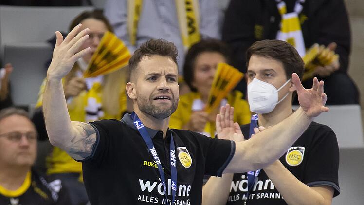 Brian Ankersen verstand zwischenzeitlich die Handball-Welt nicht mehr. Der neue Trainer des HSC Coburg gestikulierte wild an der Seitenlinie, musste mit zunehmender Spieldauer die Überlegenheit des ASV Hamm-Westfalen allerdings neidlos zur Kenntnis nehmen.