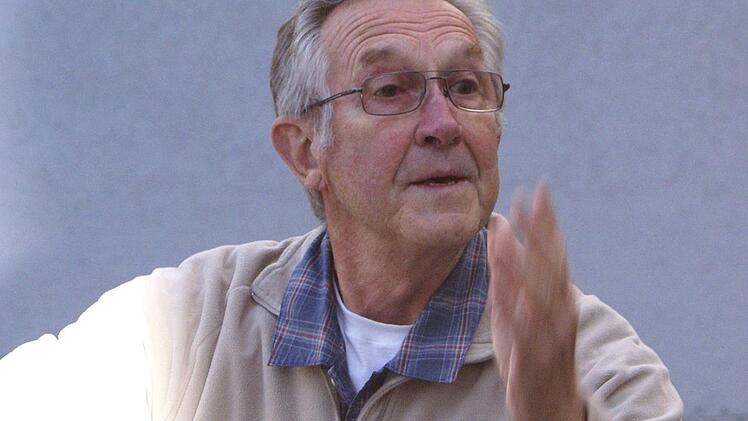Der scheidende Dirigent Werner Gräbner bei einer Probe. Fotos: Dieter Hübner