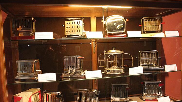 Alle Raritäten auf einen Blick: Diese Toaster waren zwischen 1930 und 1970 im Handel. Fotos: Stephan Stöckel