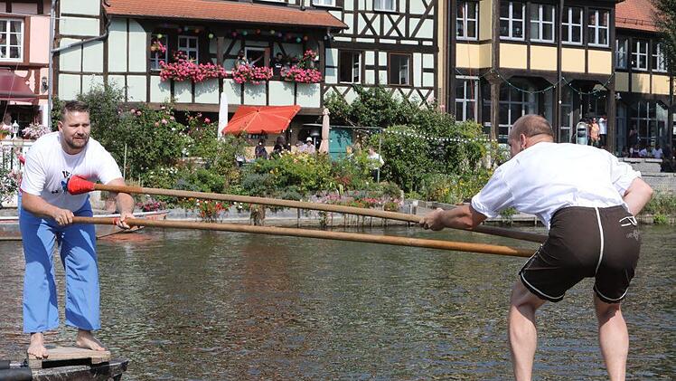 Fischerstechen der Erwachsenen am Sonntag. Foto: Barbara Herbst
