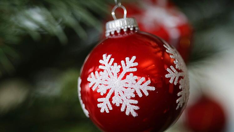 Weihnachten ist das Fest der (N&auml;chsten-)Liebe. Dass ihnen etwas an ihren Mitmenschen liegt, hat die Leserschaft der Saale-Zeitung dieses Jahr zum 24. Mal gezeigt. Symbolbild: JenkoAtaman/Adobe Stock