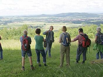 Eine Aussicht wie gemalt: Das Wetter passte perfekt, erlaubte an so mancher Zwischenstation einen herrlichen Blick auf Maintal oder den unweit grüßenden Staffelberg.  Fotos: Mario Deller