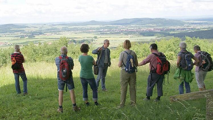 Eine Aussicht wie gemalt: Das Wetter passte perfekt, erlaubte an so mancher Zwischenstation einen herrlichen Blick auf Maintal oder den unweit grüßenden Staffelberg.  Fotos: Mario Deller