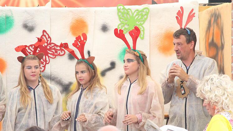 Beim Waldfest in Oberwildflecken geht es ganz schön bunt zu. Foto: Sebastian Schmitt-Mathea
