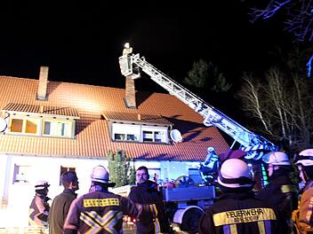 Bei einem Kaminbrand in Aisch musste die Feuerwehr anrücken. Foto: Johanna Blum