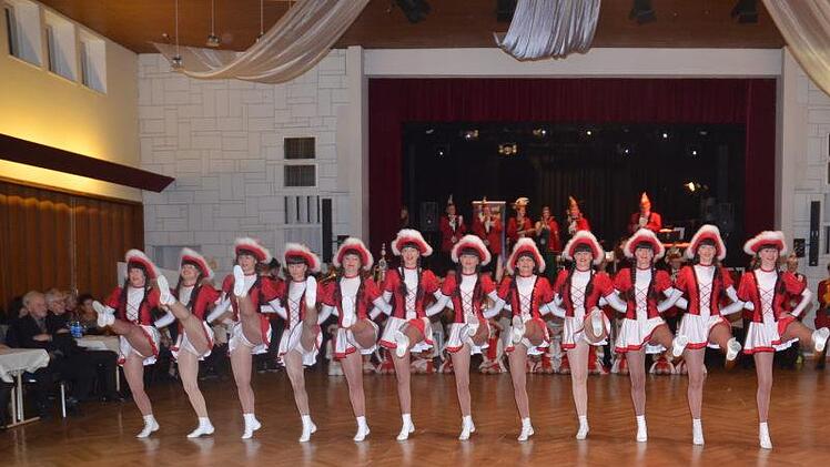 Immer wieder eine Augenweide die große Tanzgarde mit ihren grazilen Tanzformationen.Karl-Heinz Hofmann