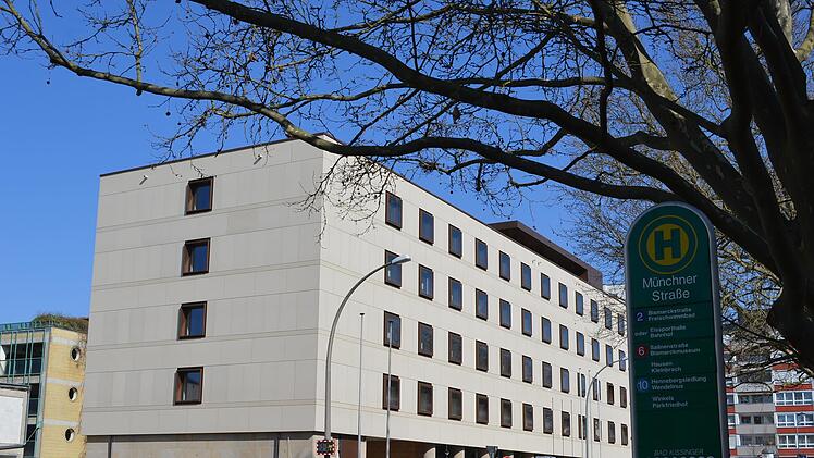 Wird das zusätzliche Dienstgebäude des Landkreises nach der Sanierung rechtzeitig bezugsfertig? Der Umzug verschiedener Dienststellen und vor allem des Zentrums für Telemedizin (ZTM) ins Telekomhaus ist eigentlich für November geplant.