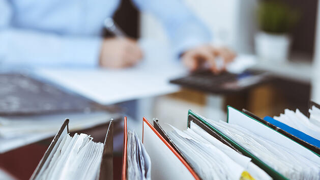 Jetzt sollen wieder die Beamten die Rente retten: Streit um Reform kocht hoch