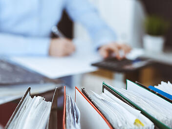 Jetzt sollen wieder die Beamten die Rente retten: Streit um Reform kocht hoch