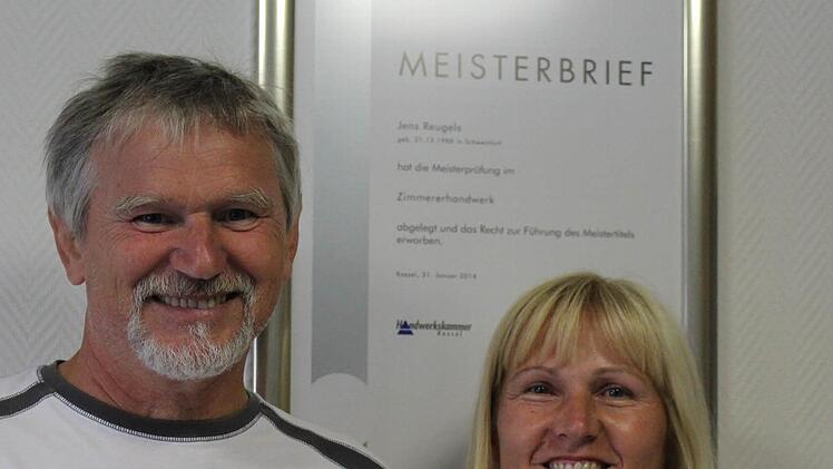 Hermann und Petra Reugels in ihrem Büro in Haßfurt.