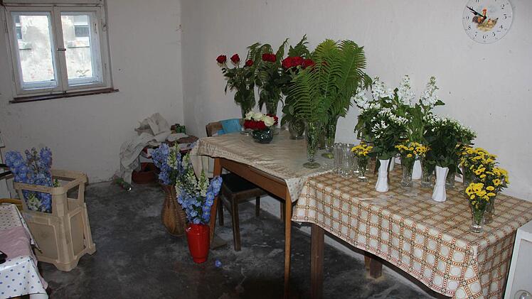Der Blumenschmuck wurde schon am Vortag zusammengestellt.